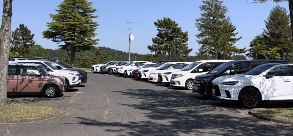 駐車場はレクサス車が多い