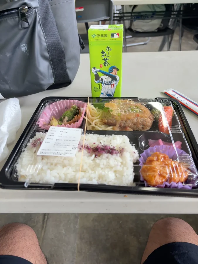 明治安田レディスのゴルフ大会ボランティア向け昼食と飲み物