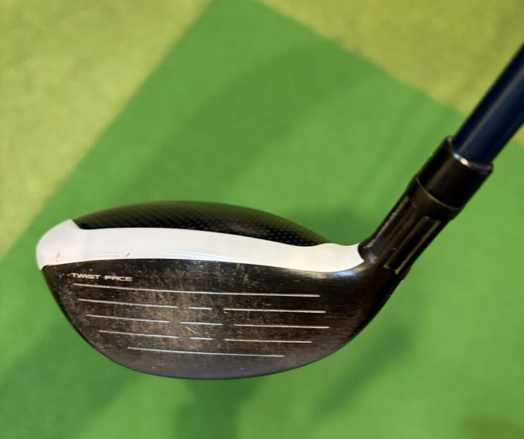TaylorMade SIM2 MAXレスキューのフェースとスコアライン